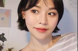 短发小姐姐明星照片,揭秘短发小姐姐明星的时尚风采